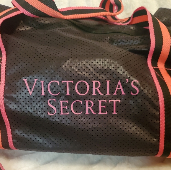 🍵 VICTORIA SECRET Light Weight Gym Bag • EUC - Picture 1 of 8